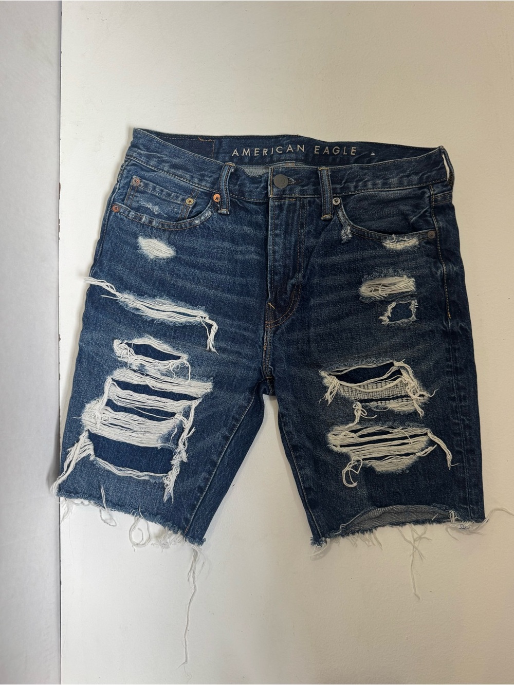 American Eagle men’s ripped jean shorts size 30.
